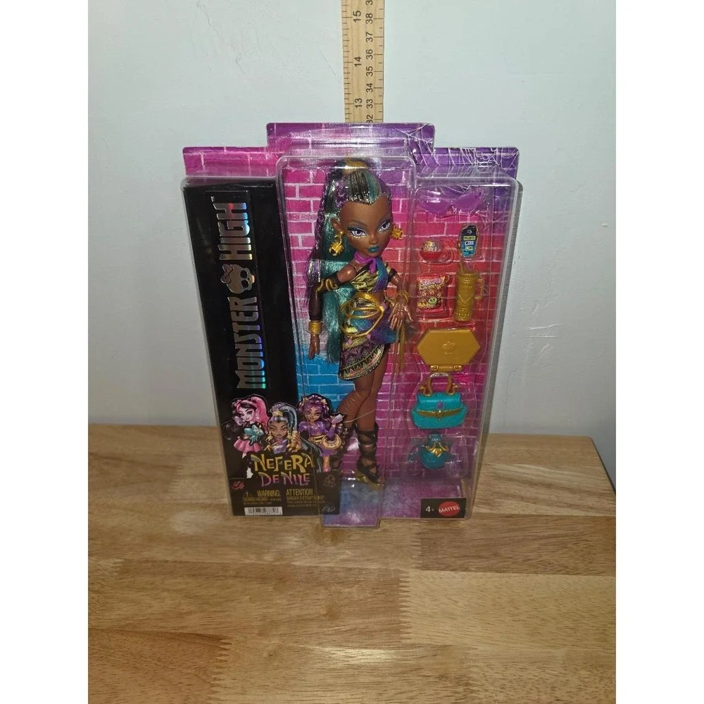 Monster High Nefera De Nile Fashion Doll Generation 3 Lavish pet scarab